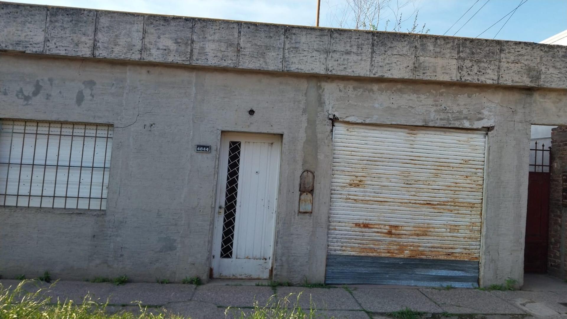 PROPIEDAD A REFACCIONAR/DEMOLER EN ZONA NOROESTE ( CURVA ROS