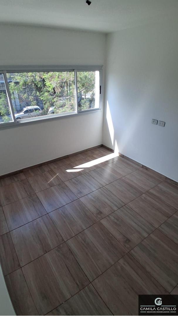 Casa en Alquiler con 1 cochera