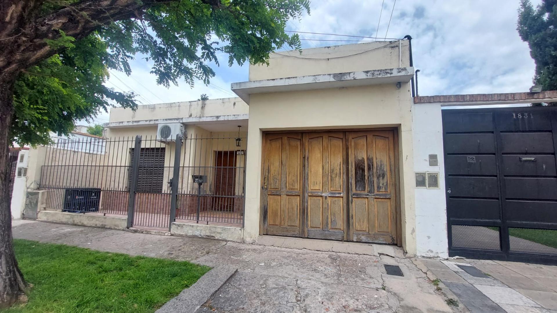 VENTA CASA 3 AMBIENTES -PARQUE-GARAGE