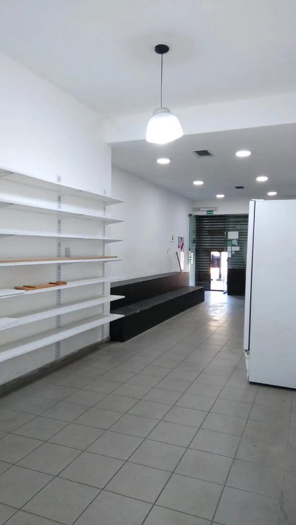 EN VENTA S.MARTIN LOCAL  IDEAL INVERSIONISTA C/ RENTA .- CON