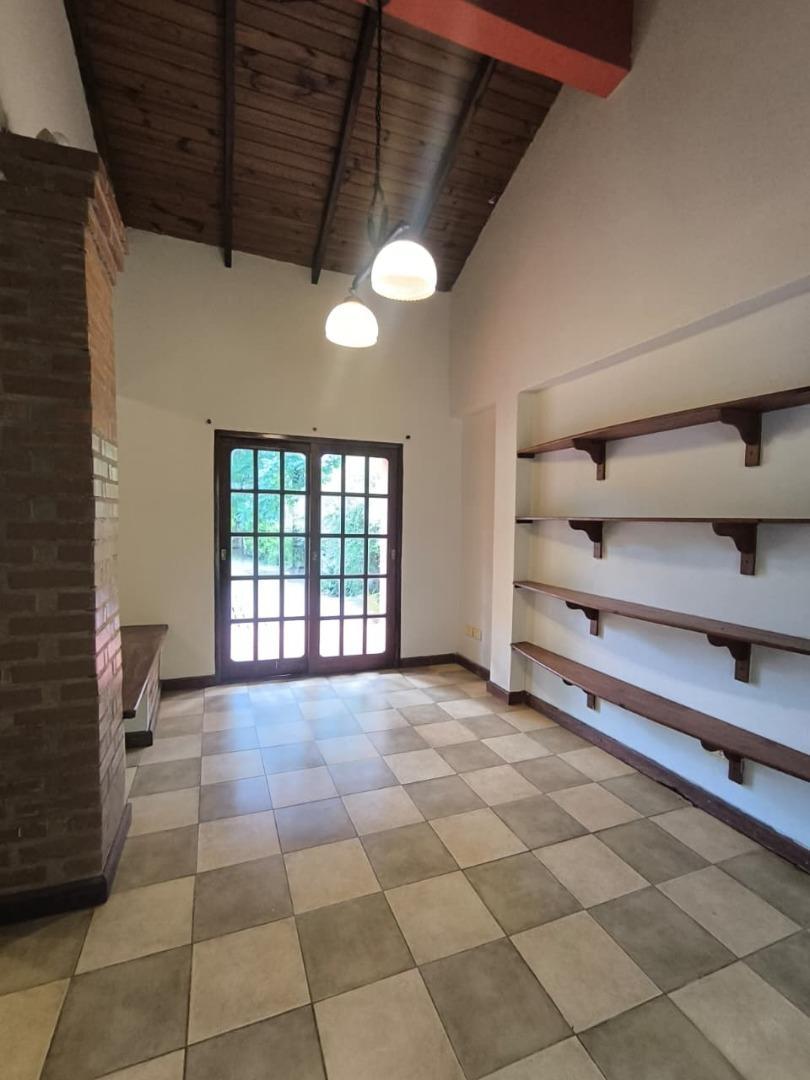 Hermoso Chalet  3 dormitorios en la Eugenia con Pileta