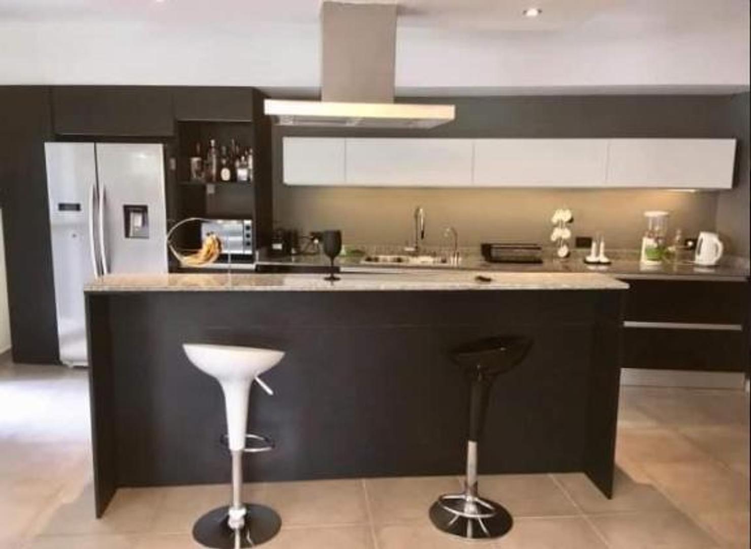 CASA EN VENTA CON VISTA A LAS SIERRAS, VILLA DEL LAGO - CORD