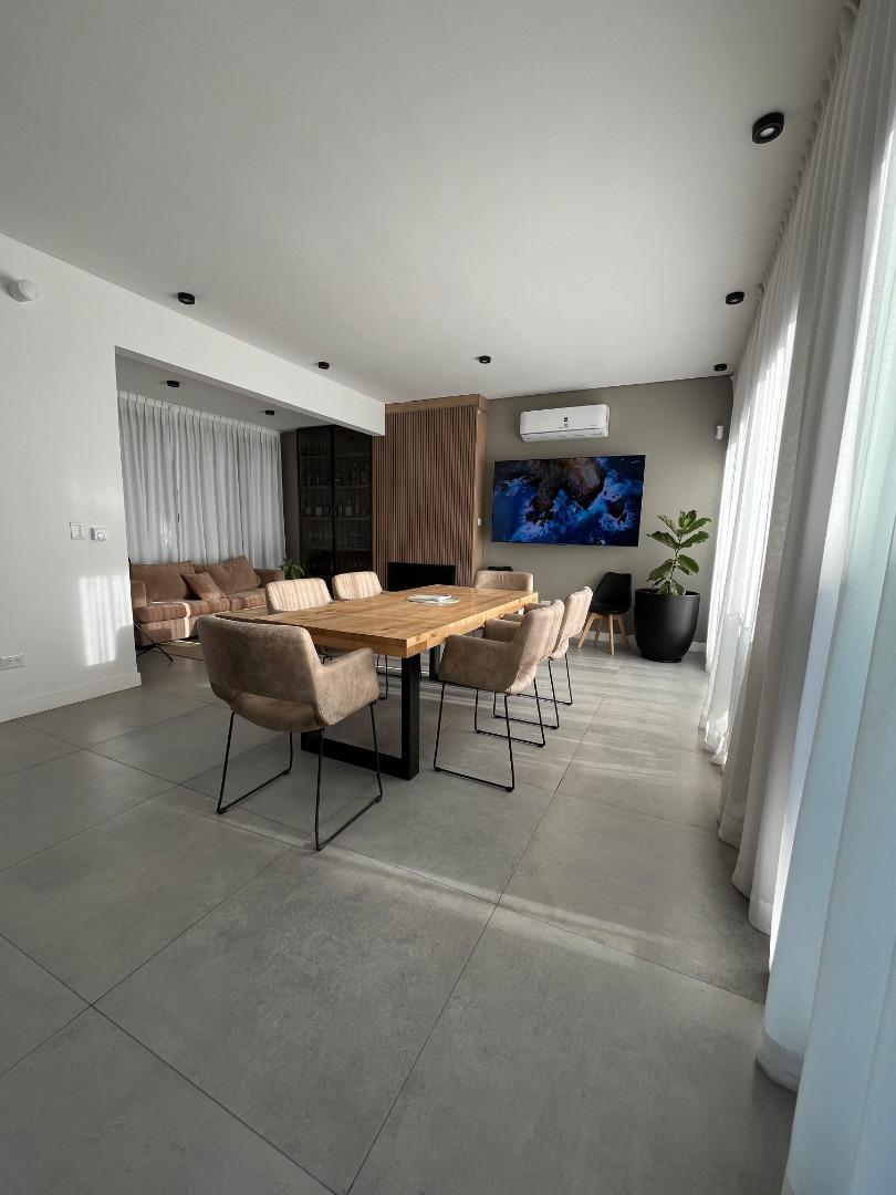 Depto Tipo Casa 4 ambientes con 3 baños