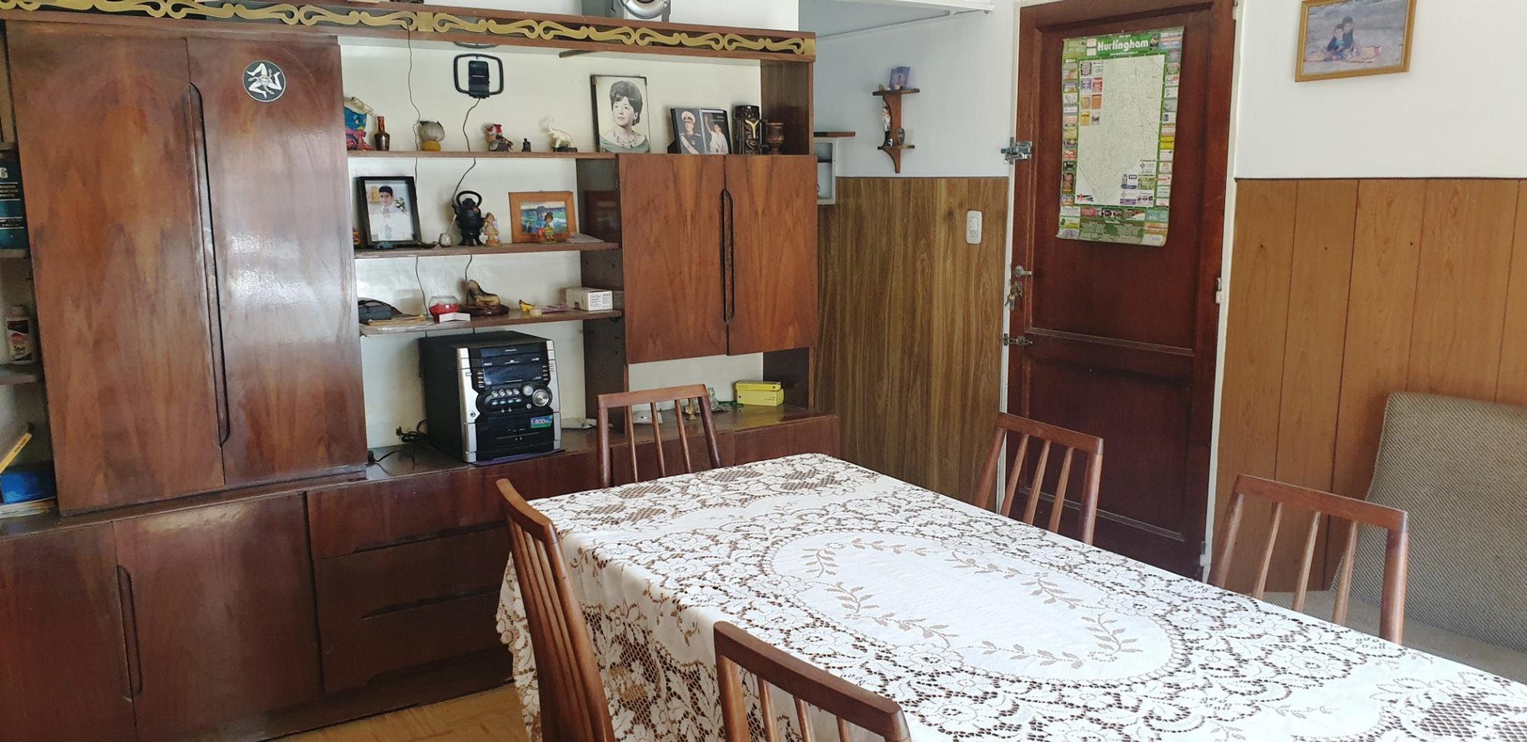 Casa en Alquiler con 2 cocheras