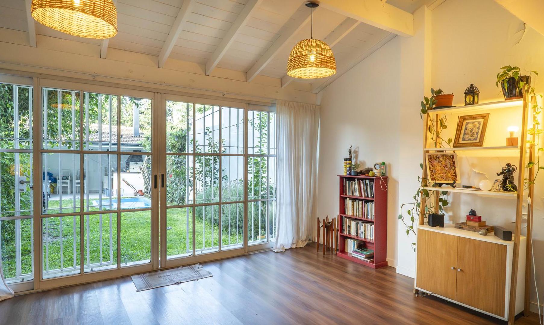 Casa en Venta con 3 cocheras