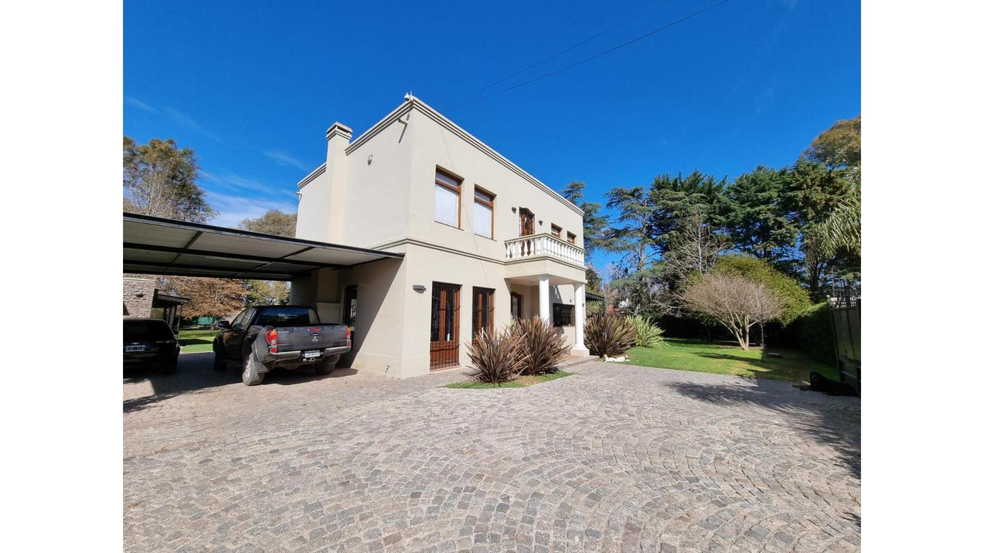 Casa en Venta en Los Robles del Monarca, USD 360.000