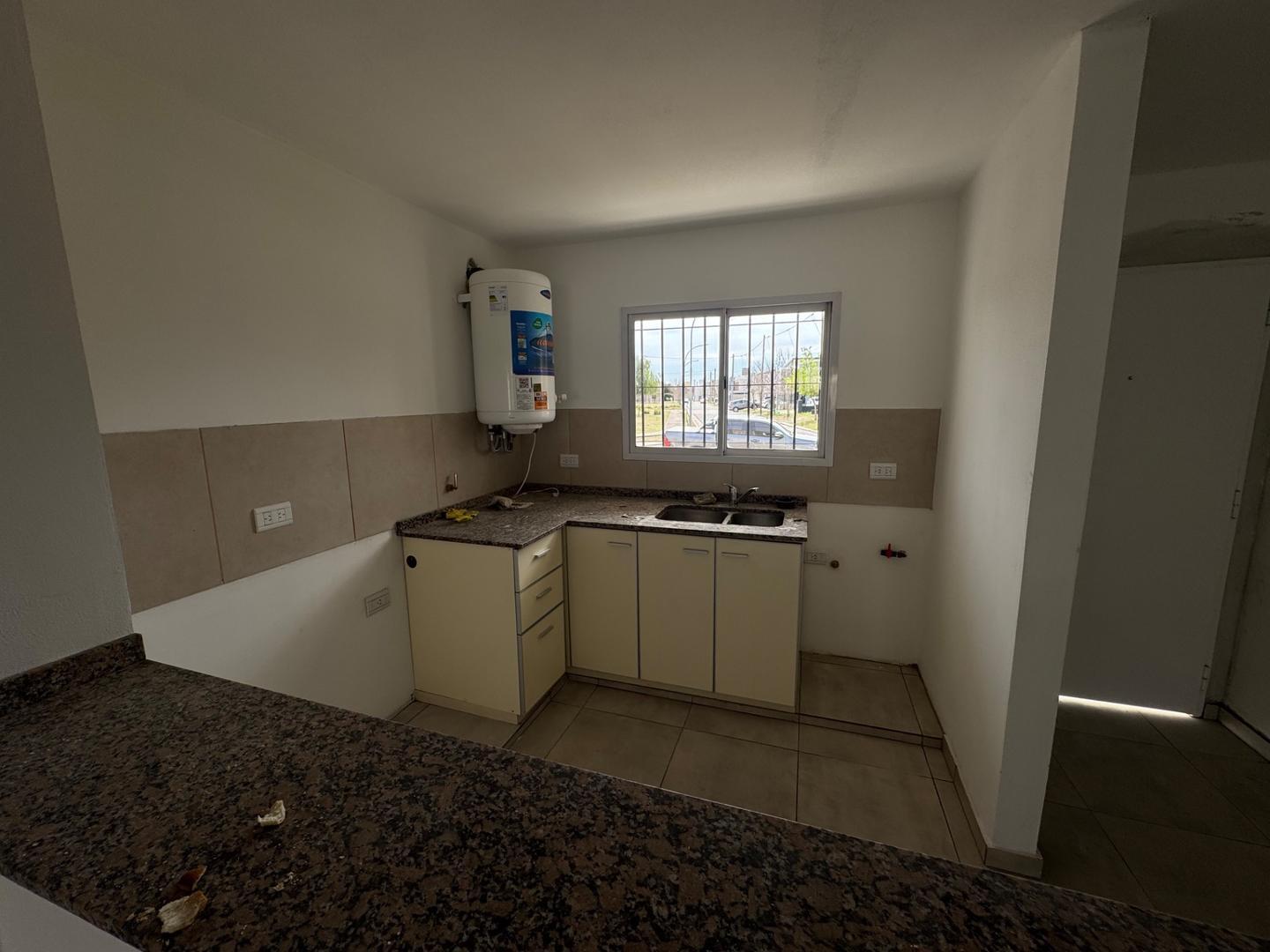 DUPLEX 2 DORMITORIOS VALLE CERCANO (B° EL TRIUNFO)