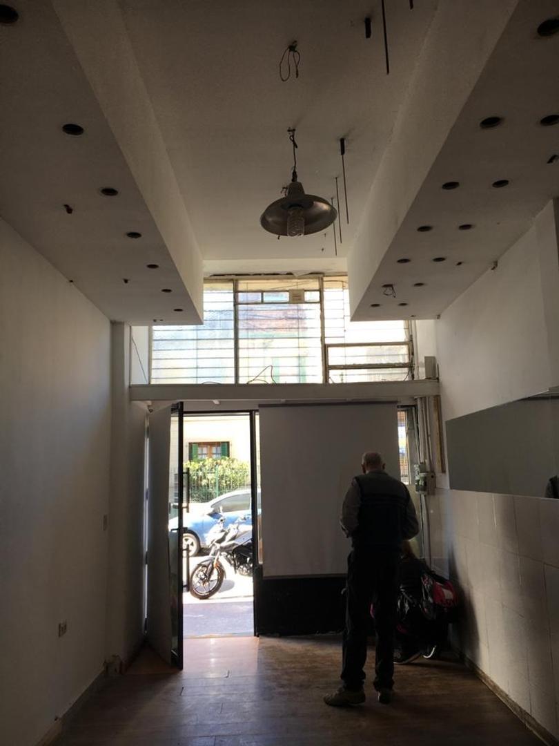 Monseñor Larumbe 19