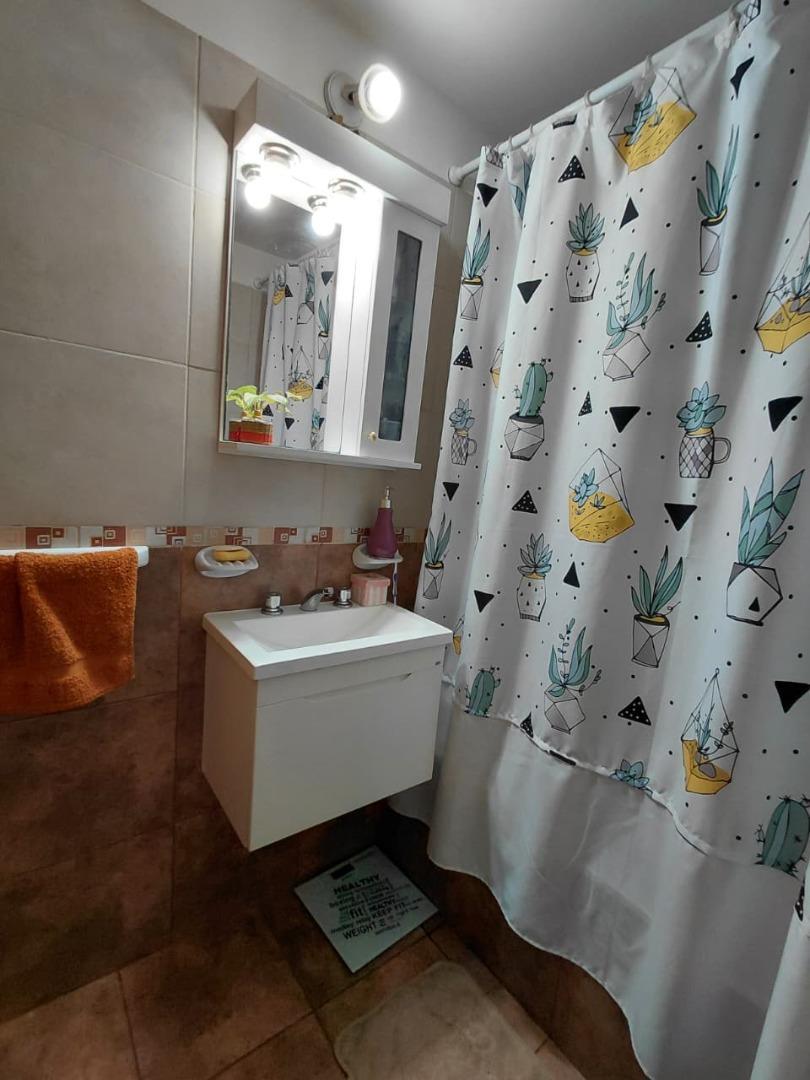 Dpto monoambiente amplio planta baja con patio, Ciudadela