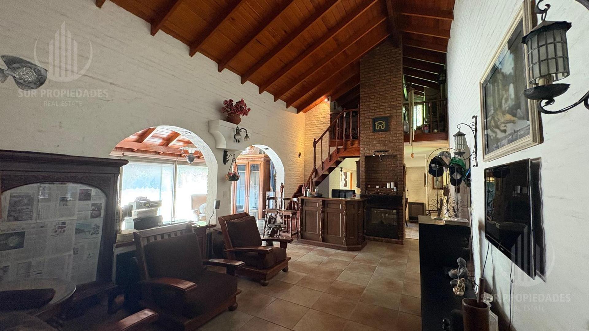 Casa en Venta con 2 cocheras