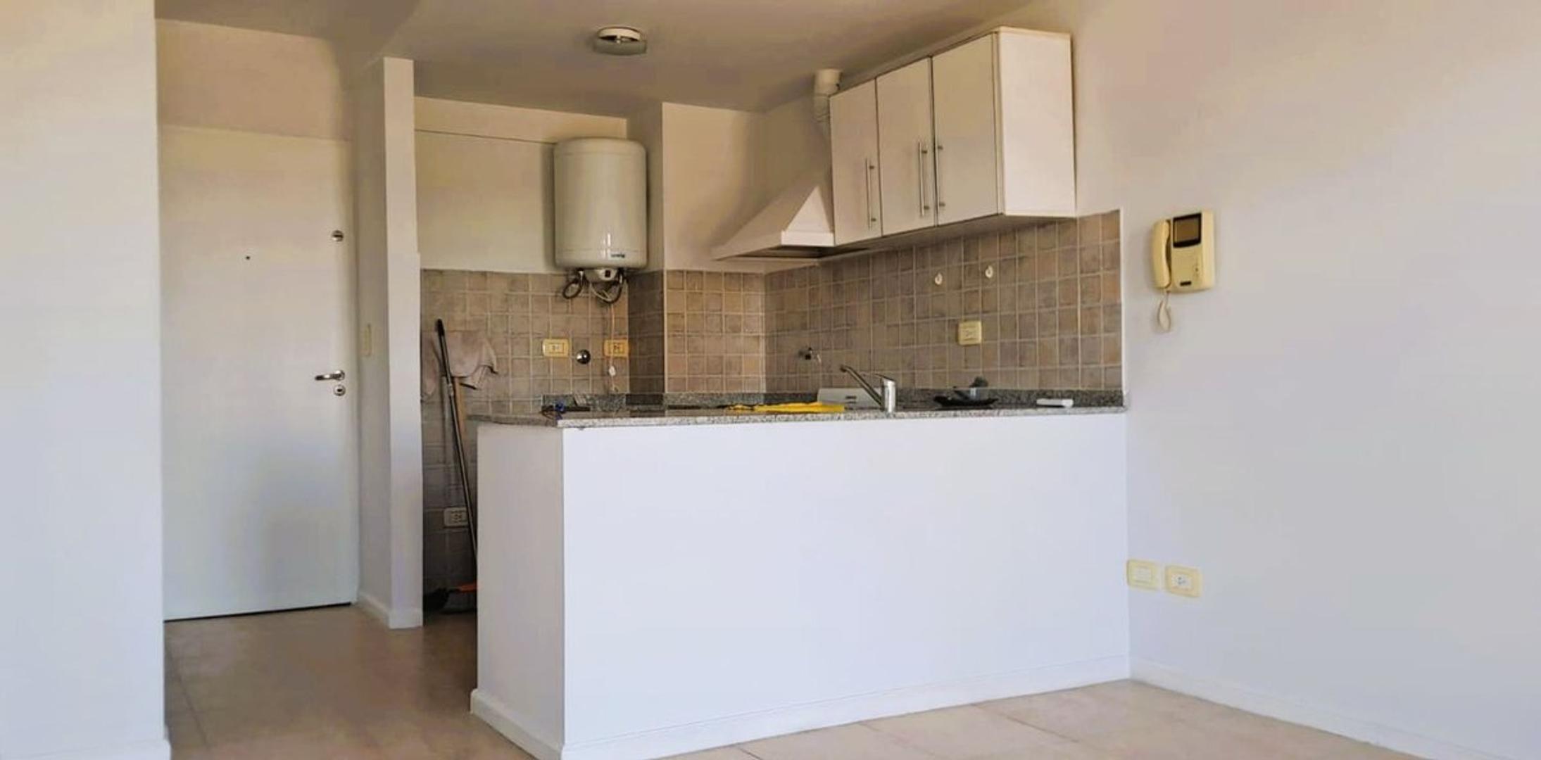 Departamento en Alquiler en Haedo Norte, $ 400.000