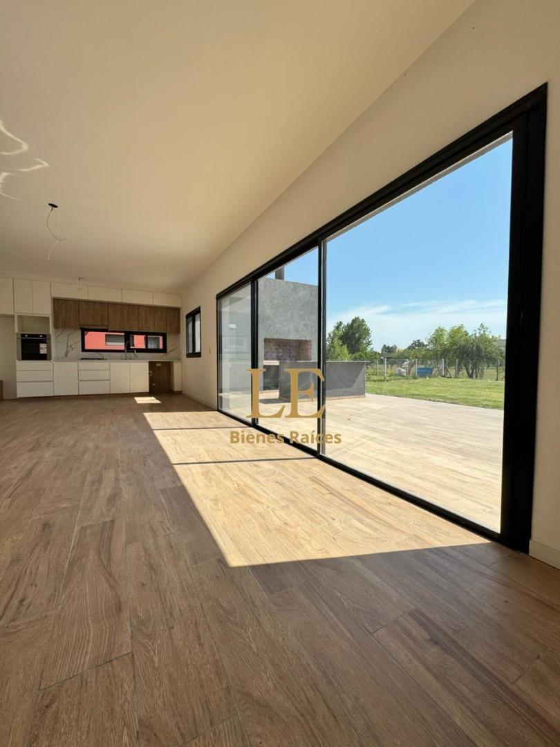 Casa en Venta en Pilar del Este - Santa Lucia, USD 200.000