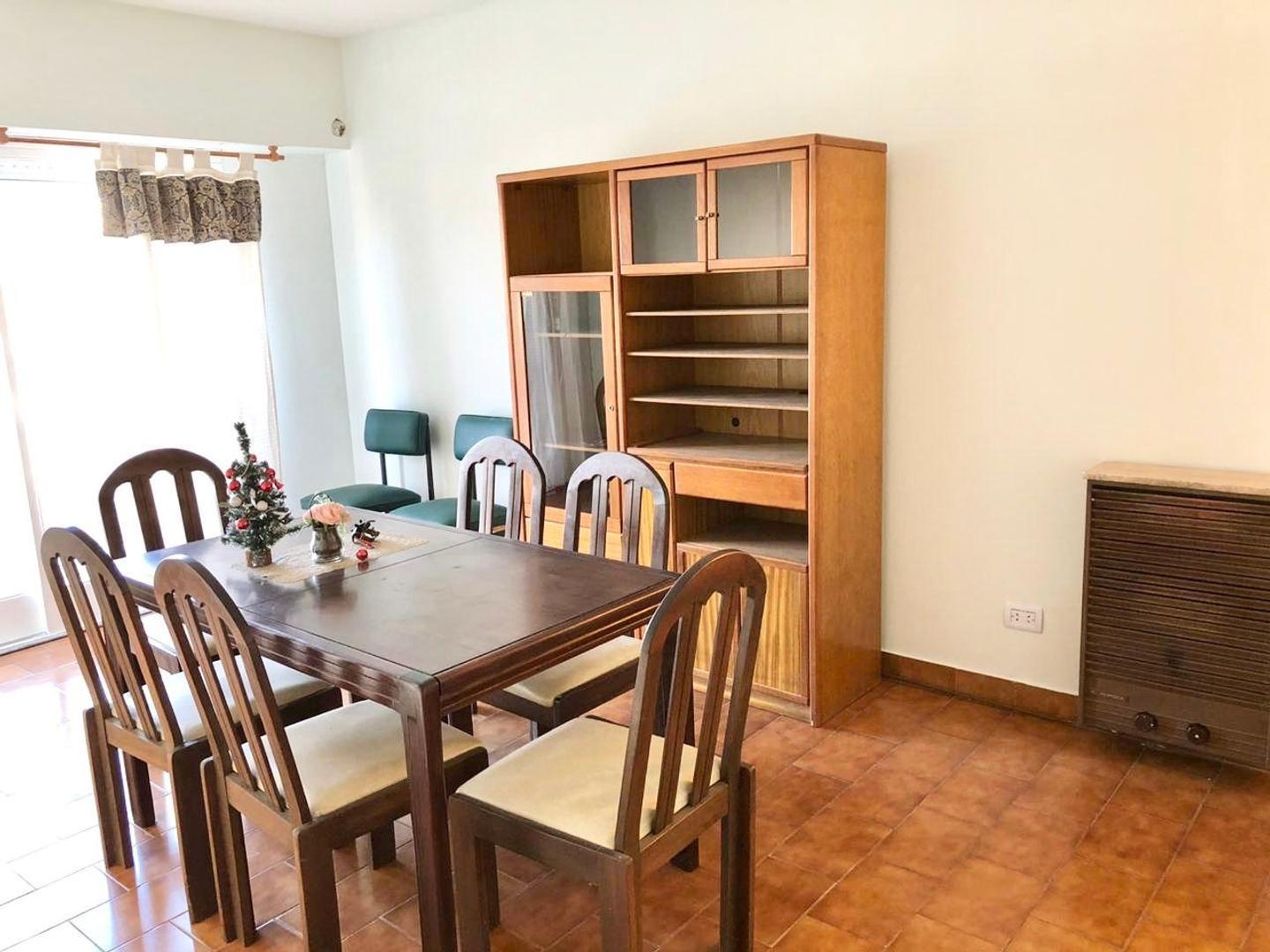 Departamento tres ambientes en muy buen estado y ubicación.