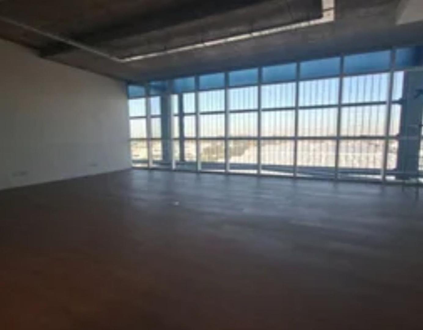 Oficina en Alquiler con 6 cocheras