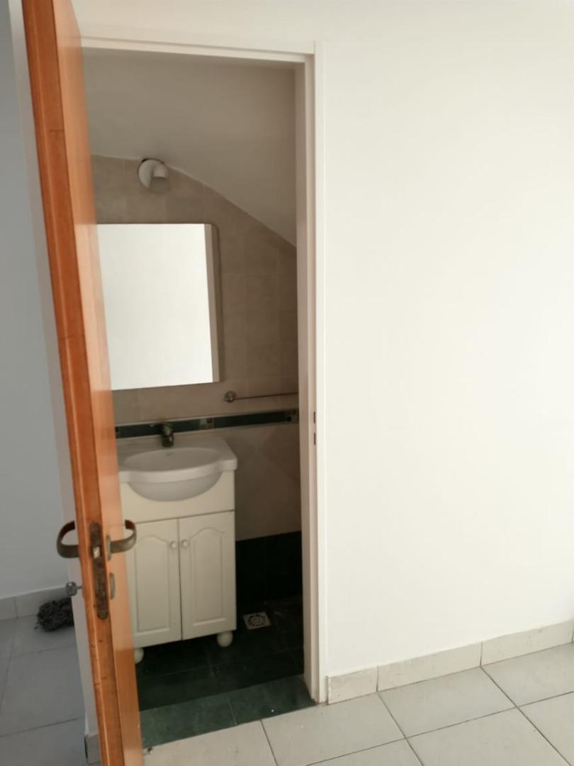 Casa en Alquiler en Villa Luzuriaga, $ 950.000