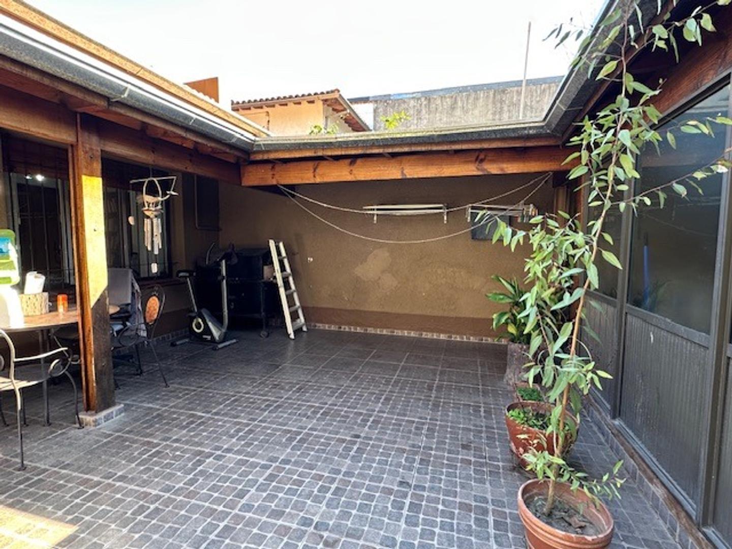 Casa 3 ambientes con 1 baño