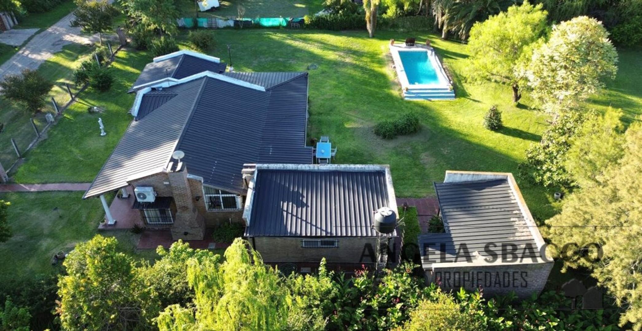 Casa en Venta con 2 cocheras