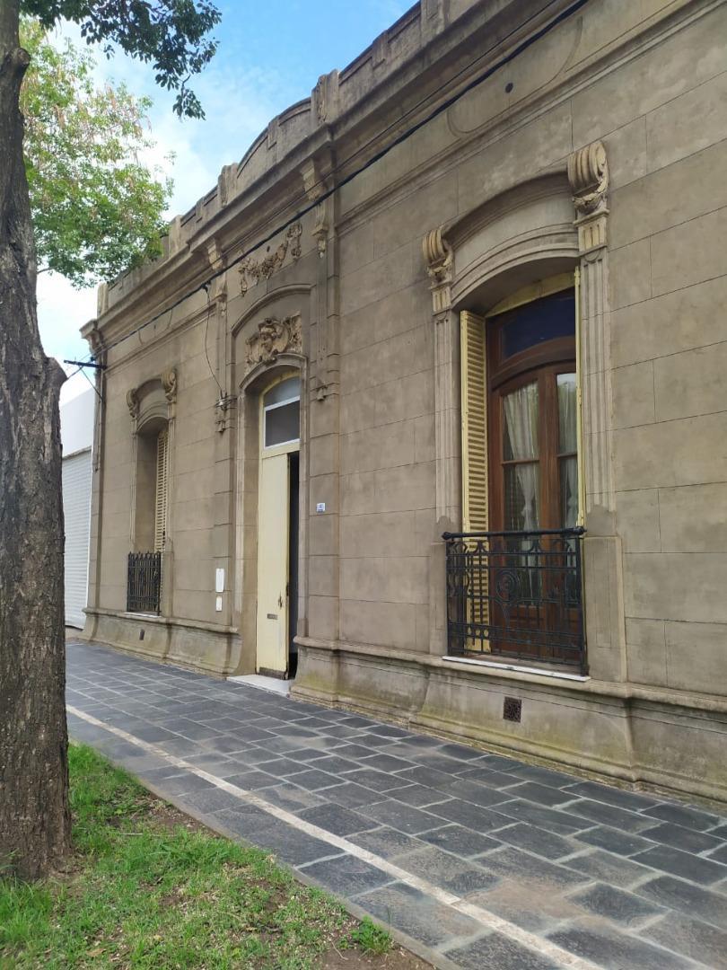 VENTA  GRAN CASA RECICLADA-CORONEL BOGADO