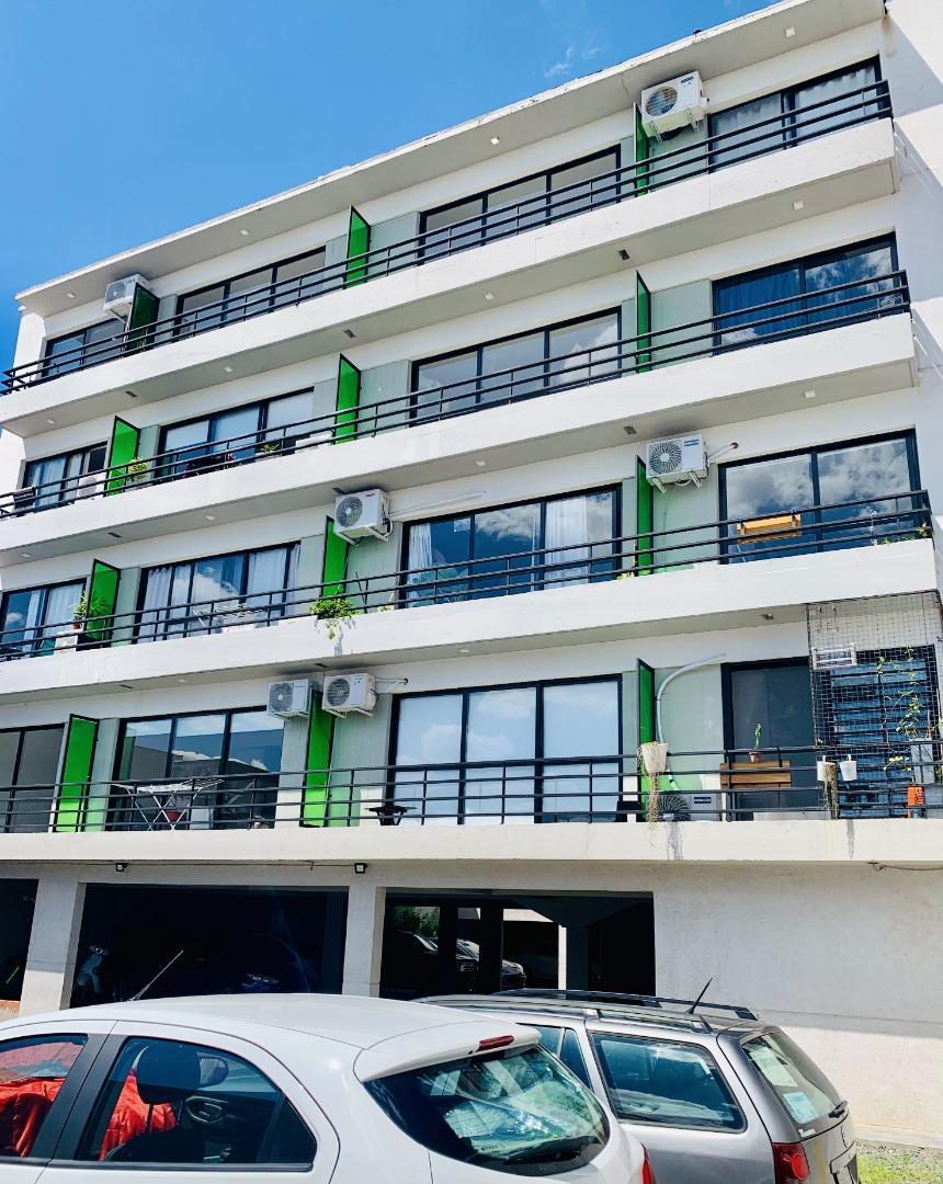 exc depto de 2 amb  c/ balcón y c/ coch cub  impecable