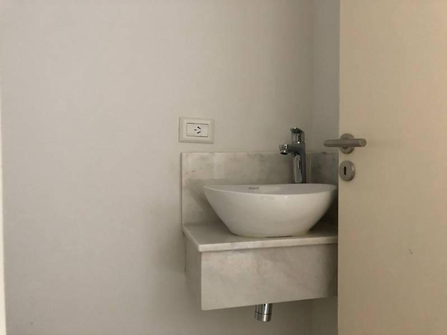 Departamento 4 ambientes con 3 baños