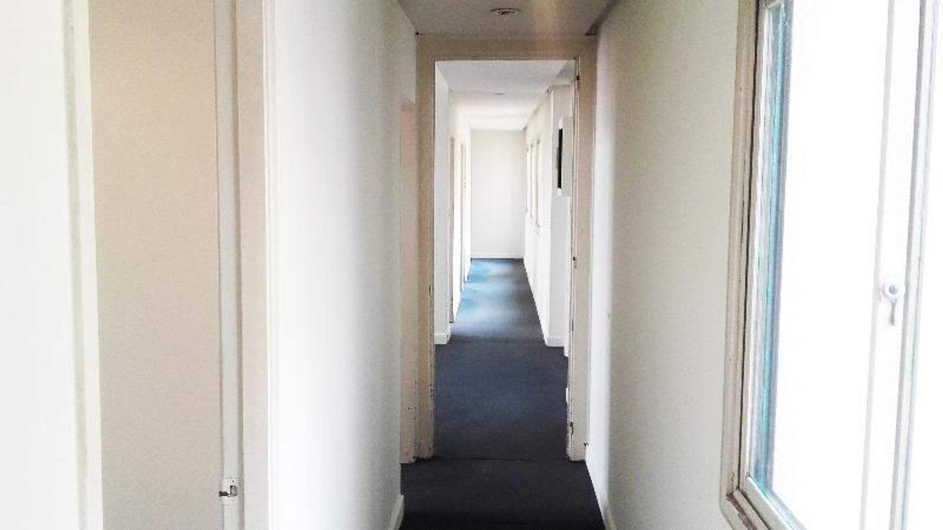 Alquiler Oficina Sin Expensas en Microcentro