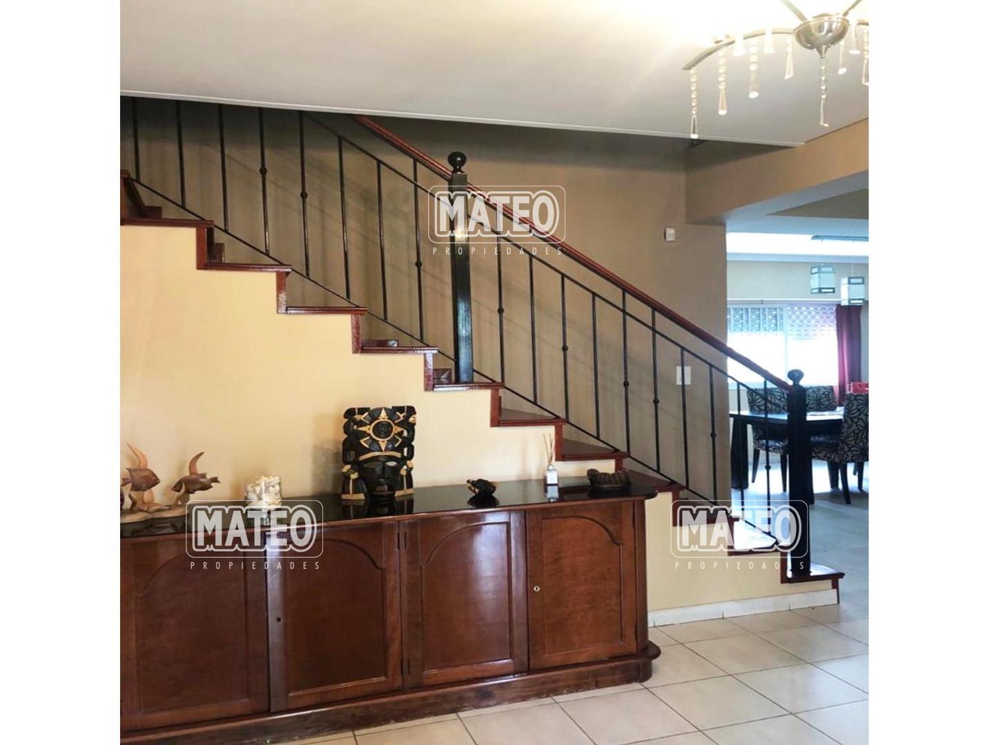 Casa 5 ambientes con 3 baños