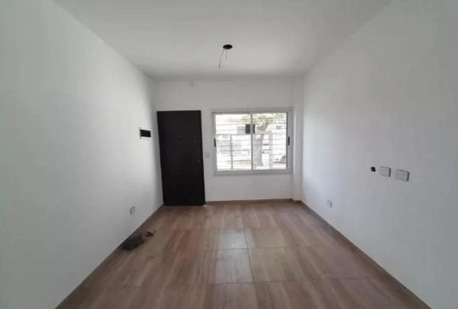 Casa en Venta en Castelar, USD 95.000