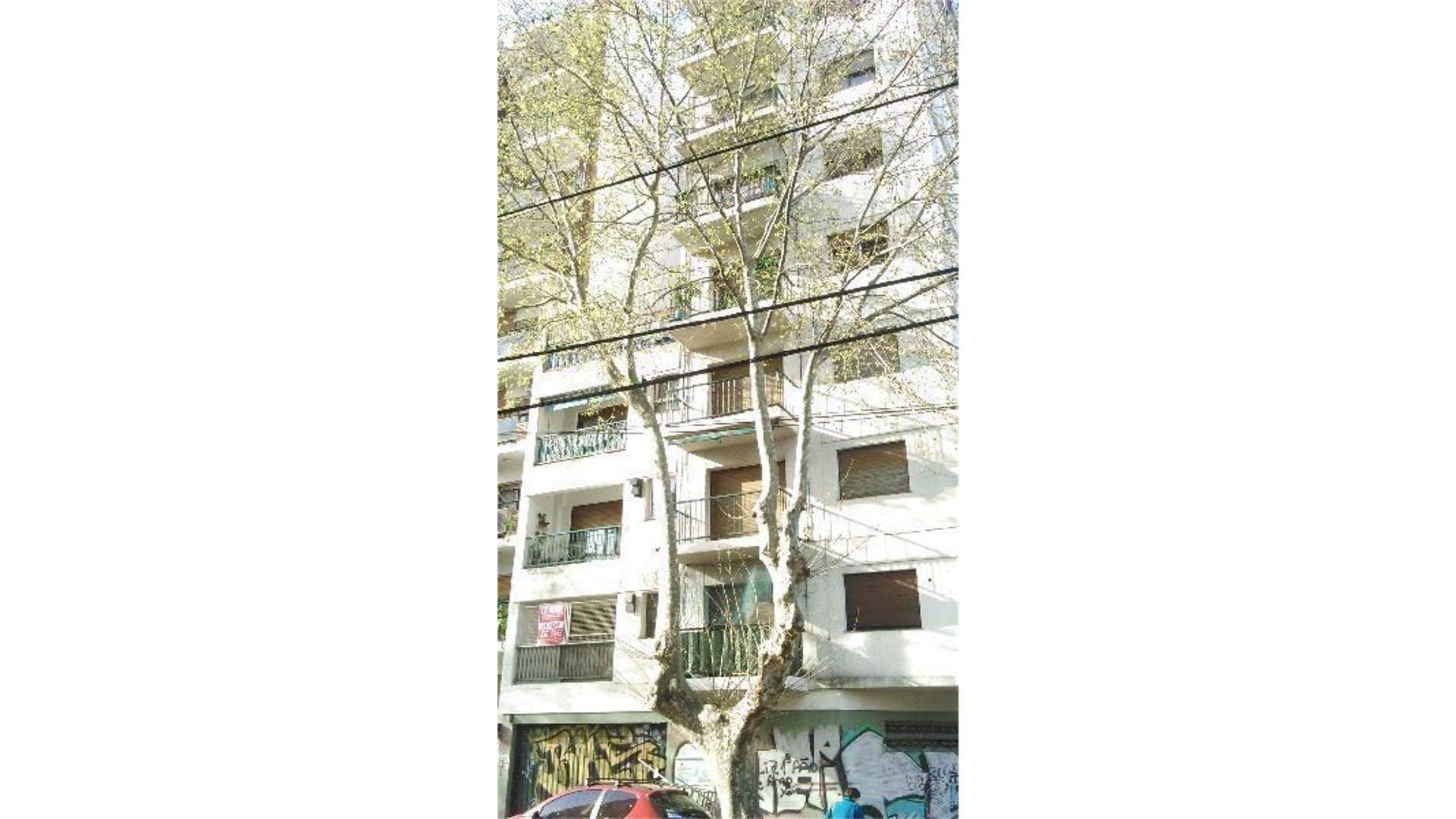 Dto primer piso con cochera cubierta