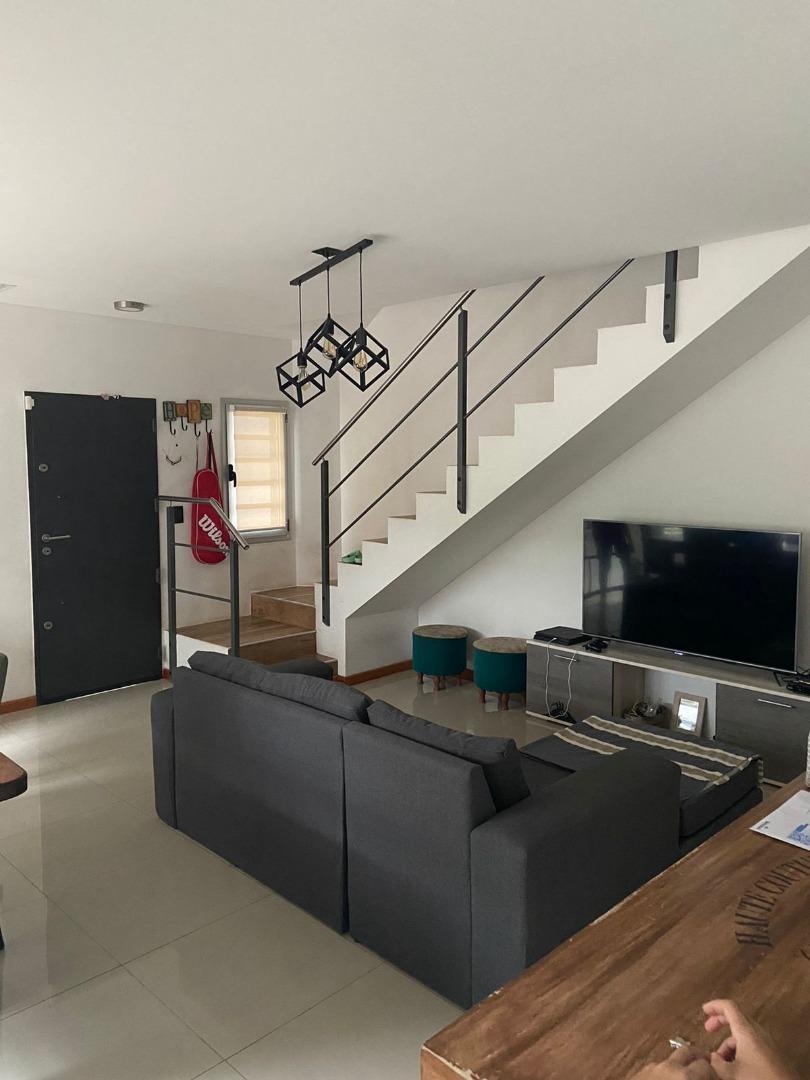 Depto Tipo Casa 3 ambientes con 2 baños