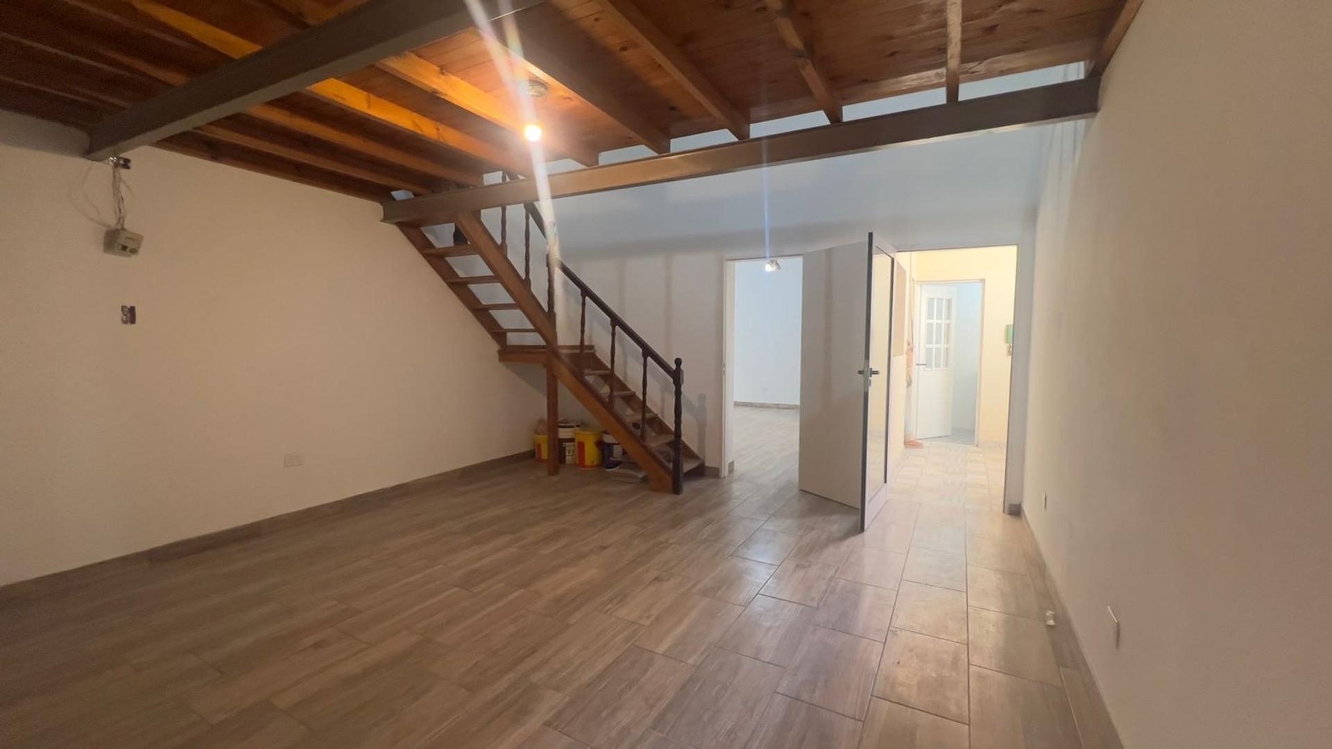Depto Tipo Casa en Venta 70 años