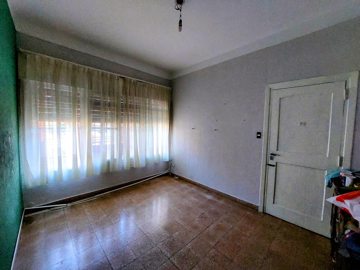 Casa PH en Venta en Caseros