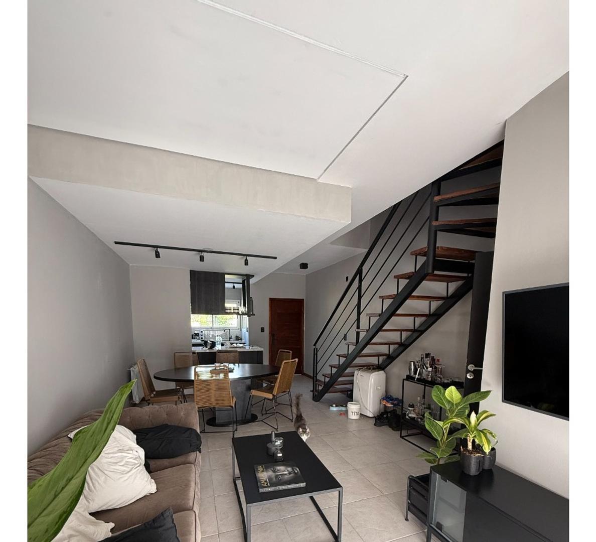 duplex con patio refaccionado de 3 amb en complejo en Pilar