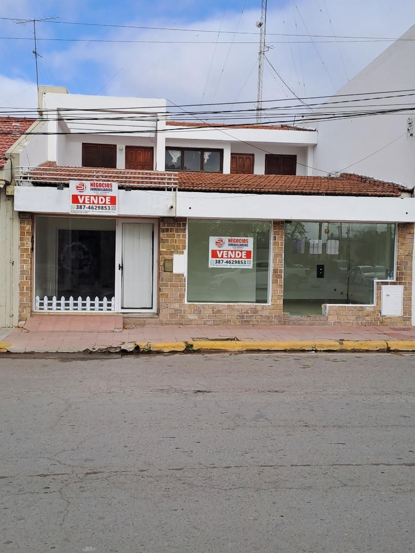 HERMOSA CASA FRENTE A LA PLAZA CENTRAL EN  GRAL. GUEMES