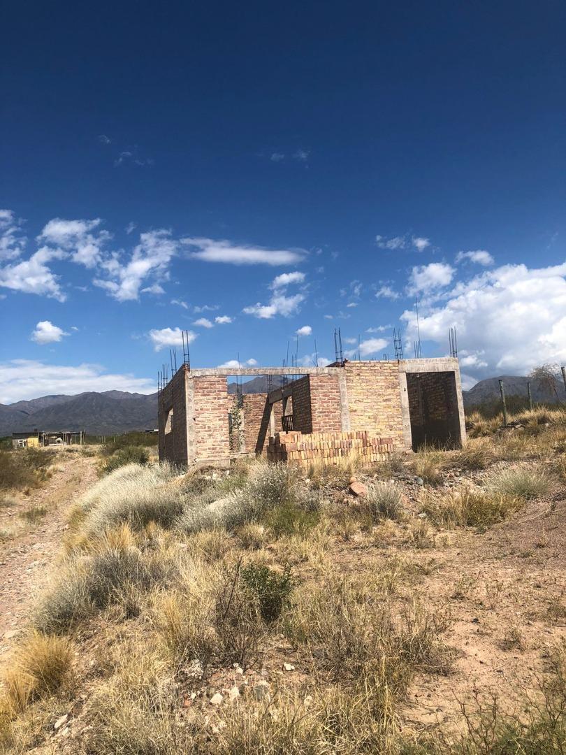 VENDO TERRENO CON CONSTRUCCIÓN EN OBRA GRUESA Y QUINCHO