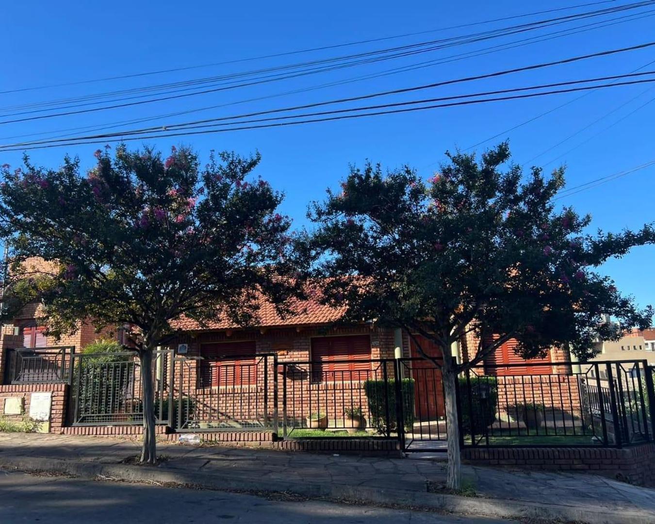 VENTA - CASA CON PILETA  VILLA CARLOS PAZ,  CORDOBA