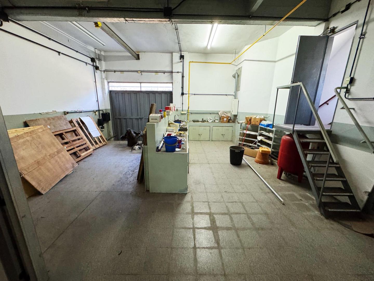 GaLpon con oficinas en VENTA  en San Fernando.