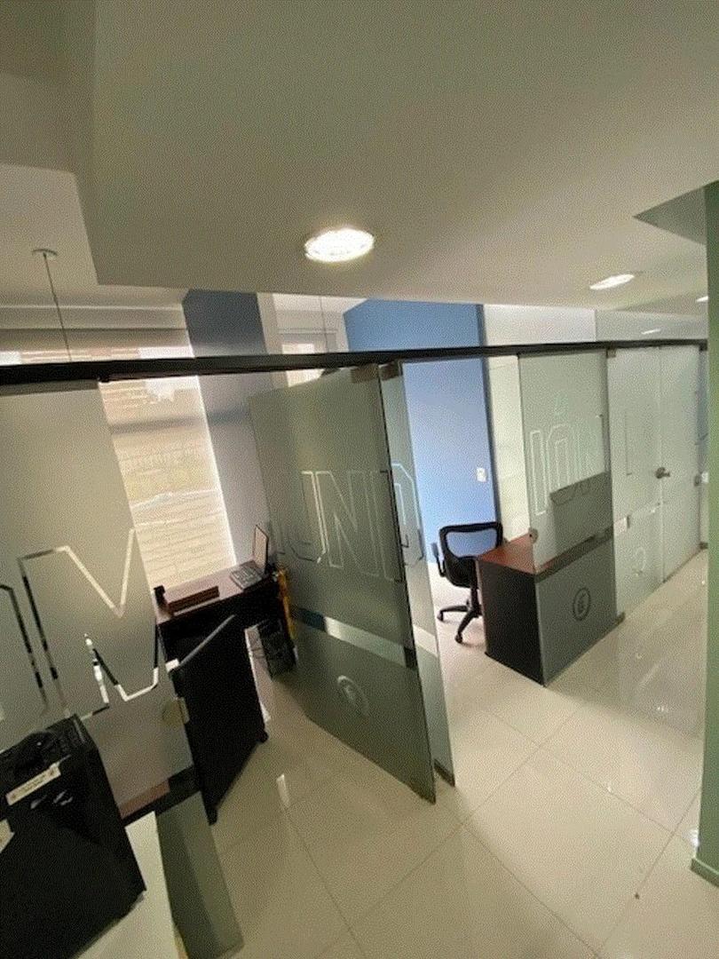 EN VENTA EXCELENTE INMUEBLE COMERCIAL 390 M2 U$s 430.000.- C