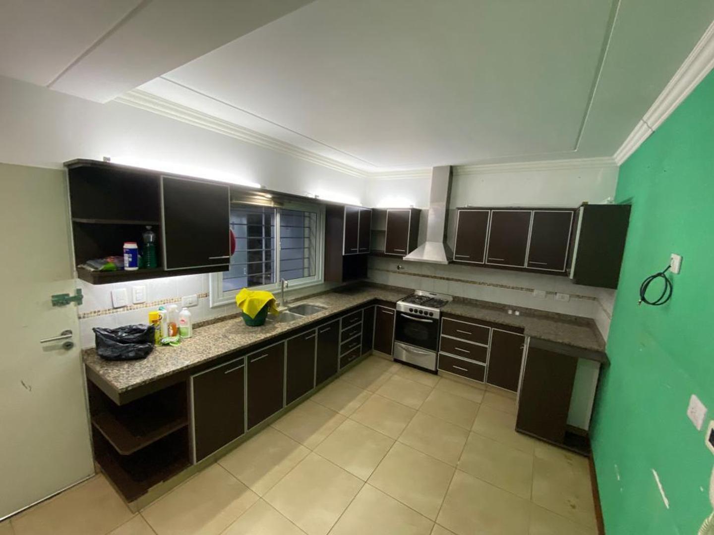 CASA EN VENTA - Castelar Norte