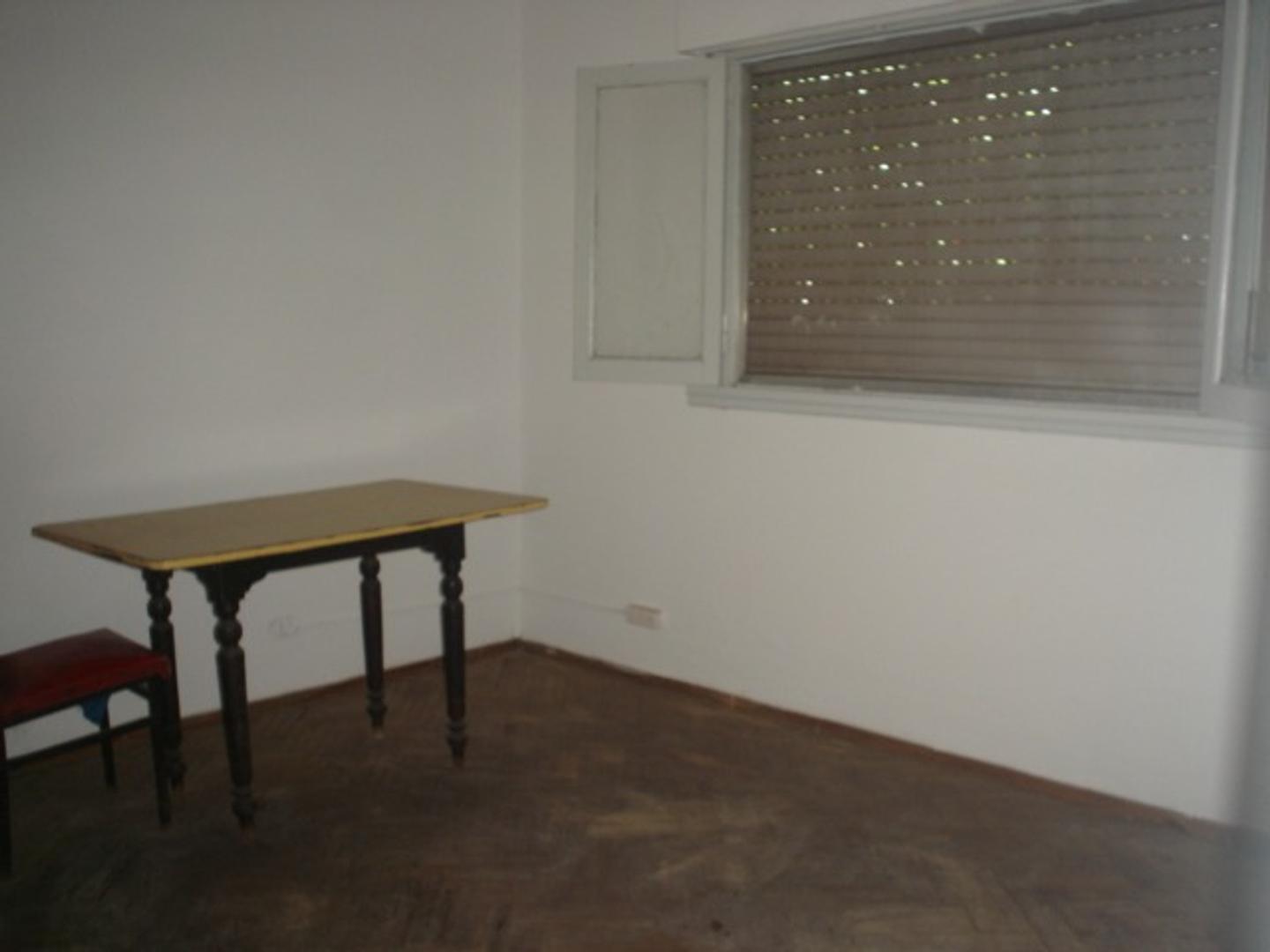 Posta De Pardo 800 , Piso PB.