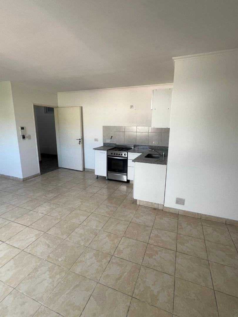 Departamento en Alquiler en San Antonio de Padua, $ 600.000