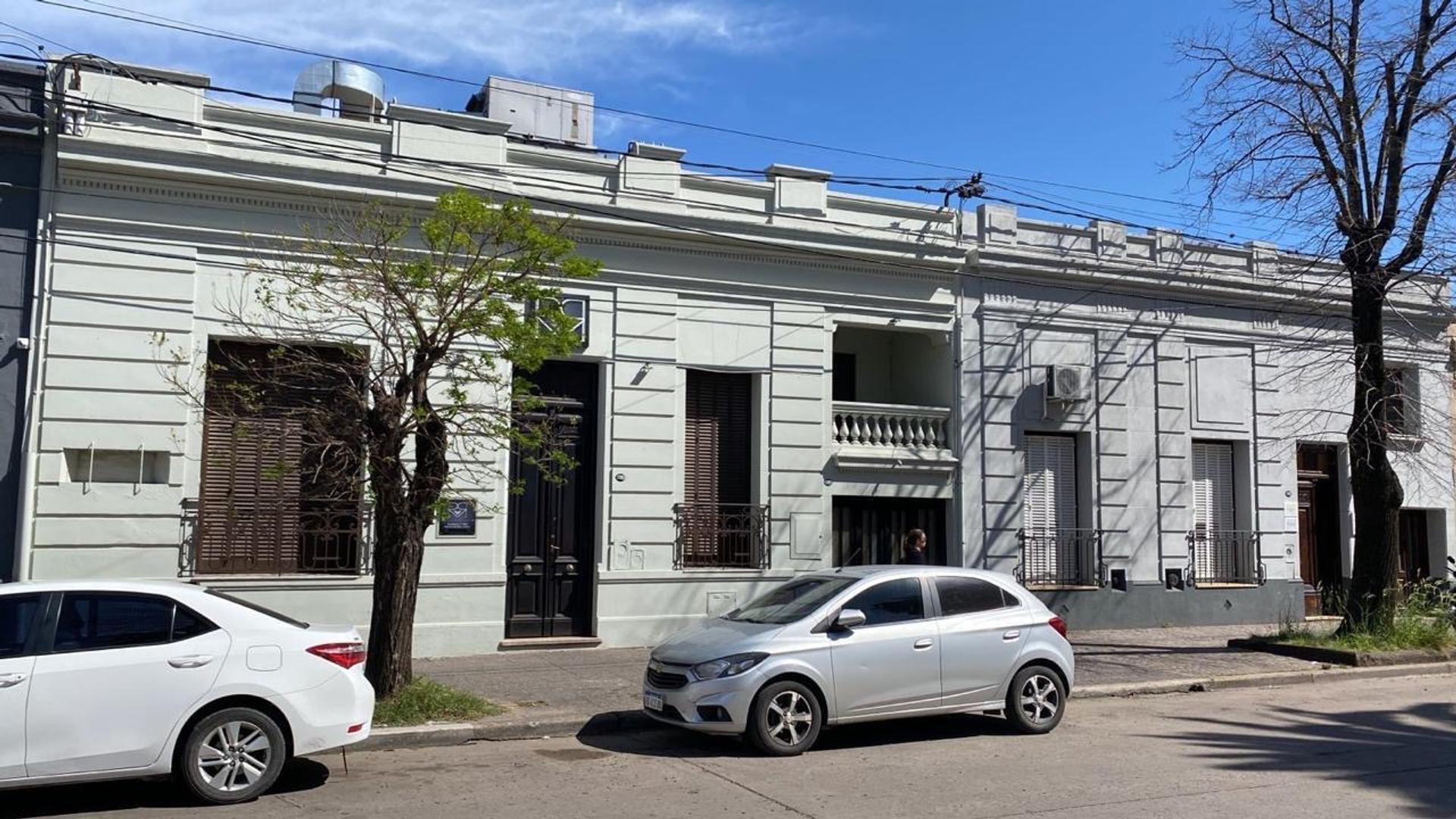 CASA, SALON, CONSULTORIOS, LOCAL COMERCIAL EN VENTA - LUJAN