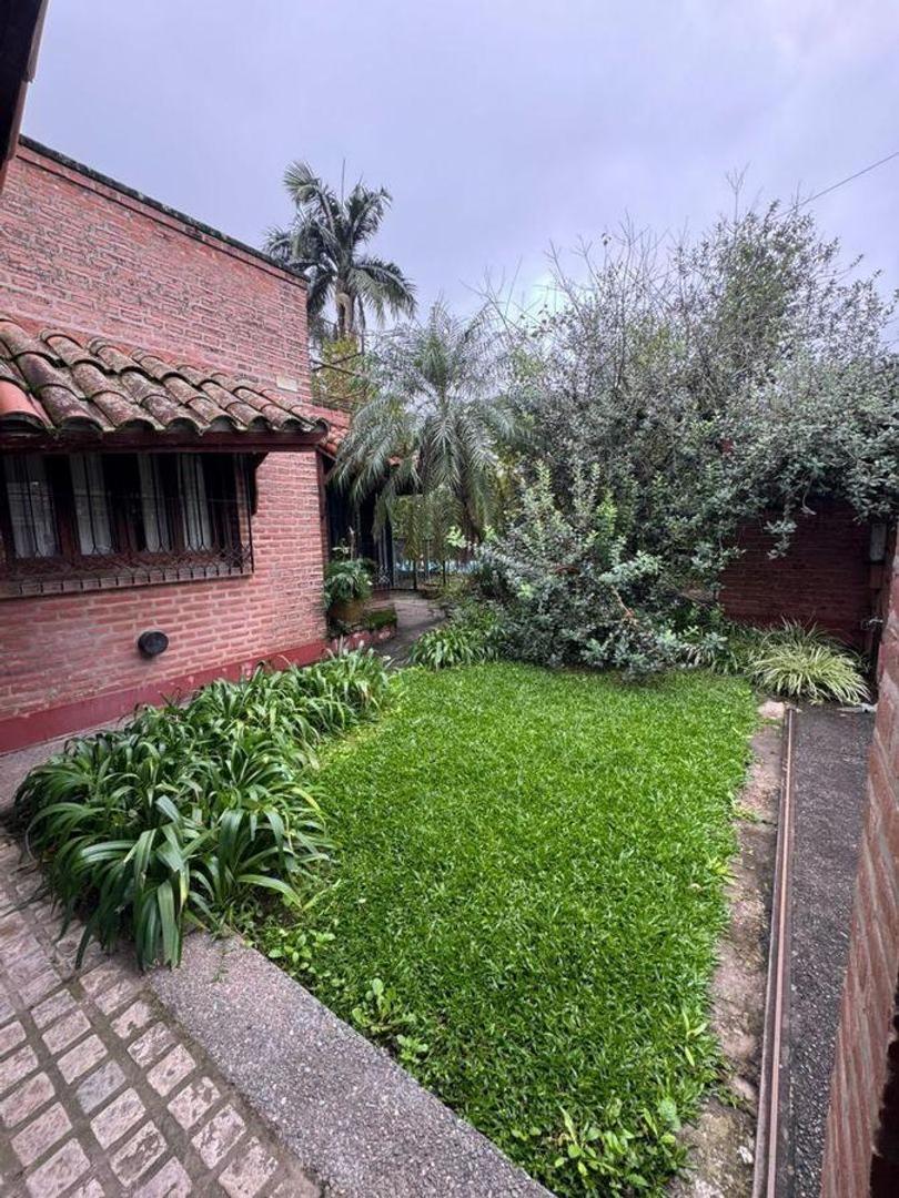 Casa 5 ambientes con 4 baños