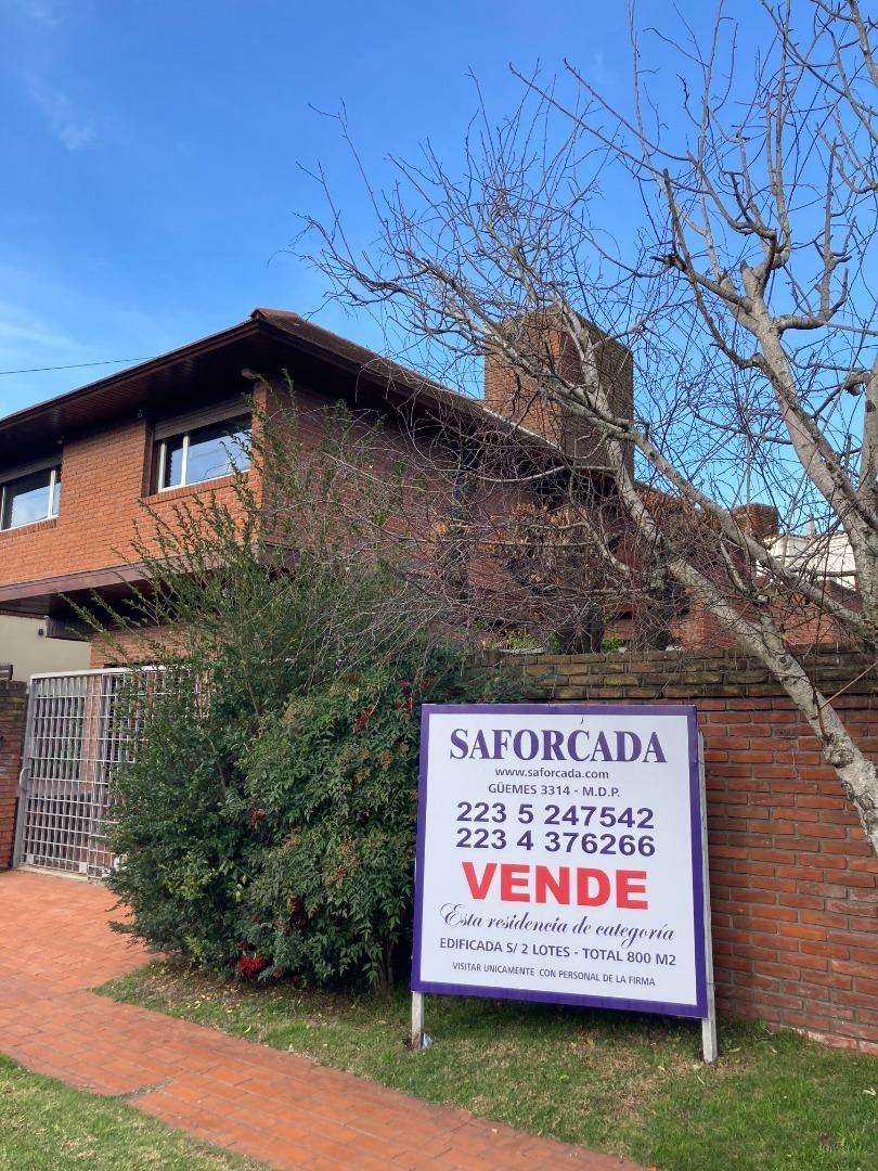 IMPORTANTE RESIDENCIA EN BARRIO DIVINO ROSTRO