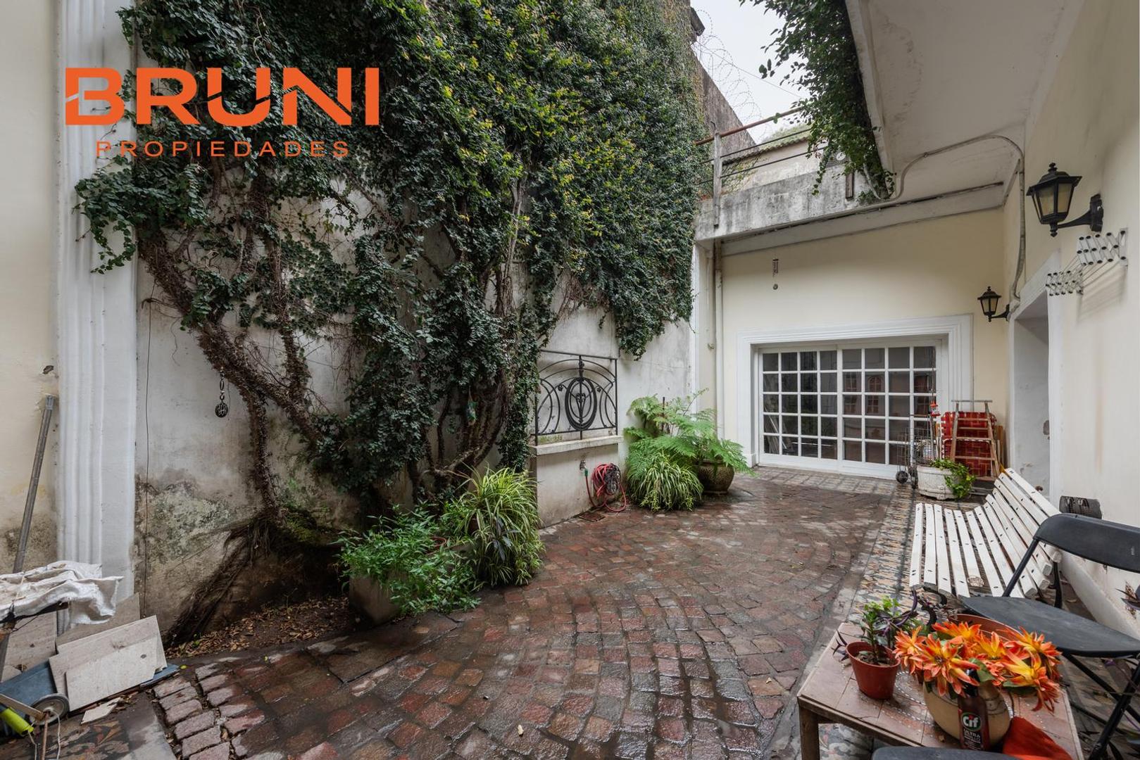 Pedriel al 500 | Barracas | Casa sobre Lote Propio con Patio y Cochera | Venta