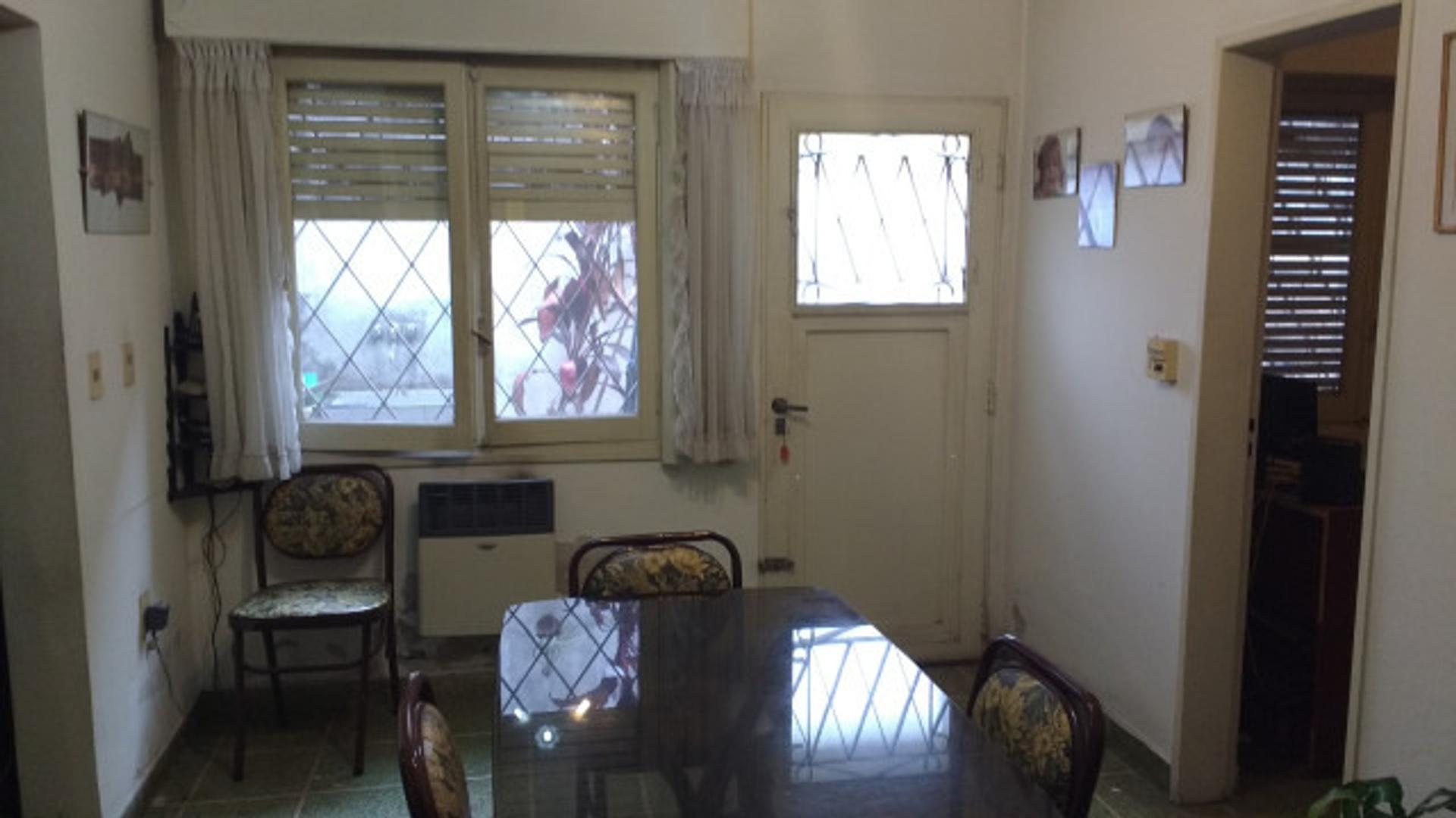 Casa 4 ambientes en venta. lote propio. Ramos mejia