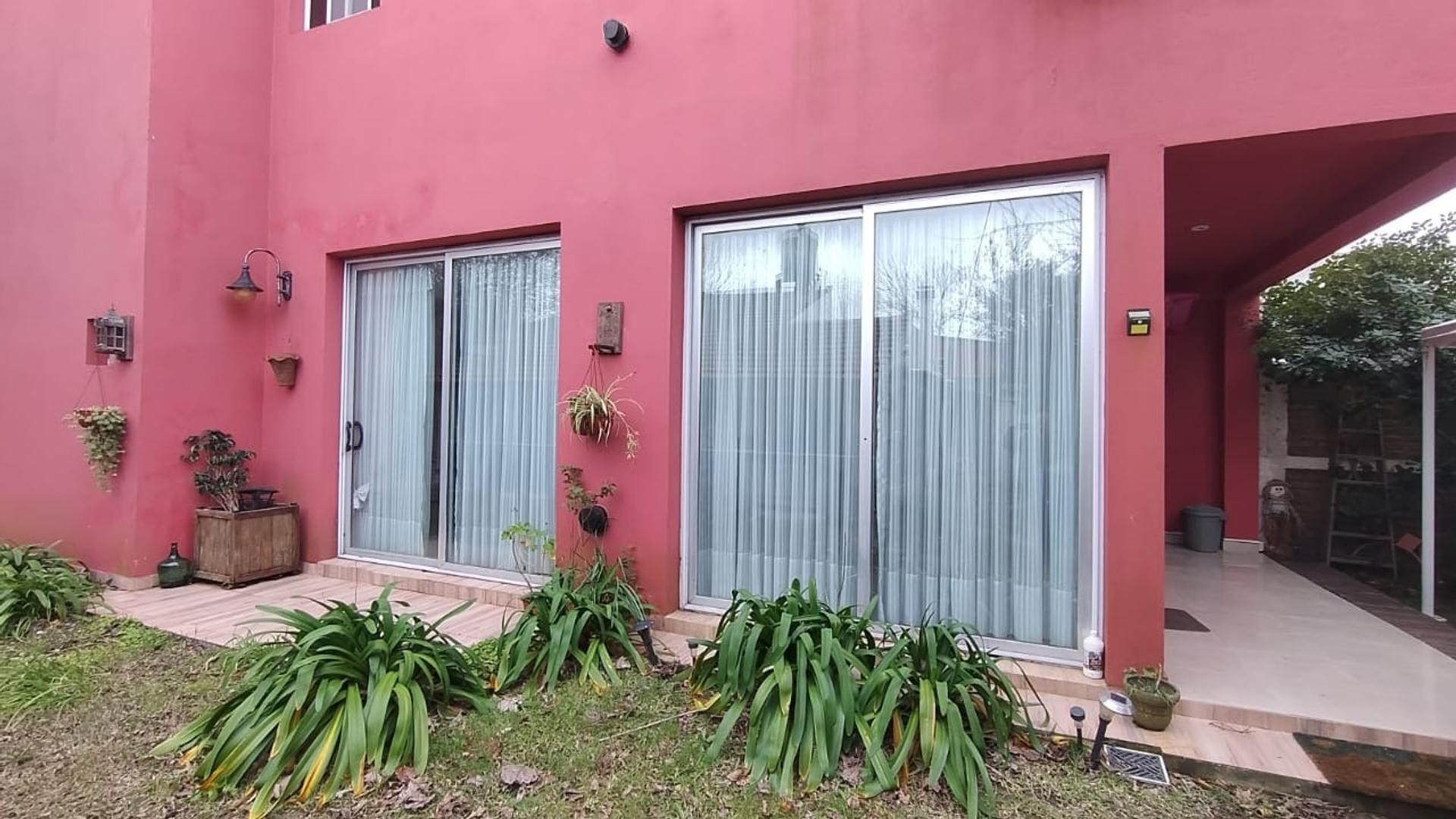 Venta de CASA dos dormitorios, Punta Lara