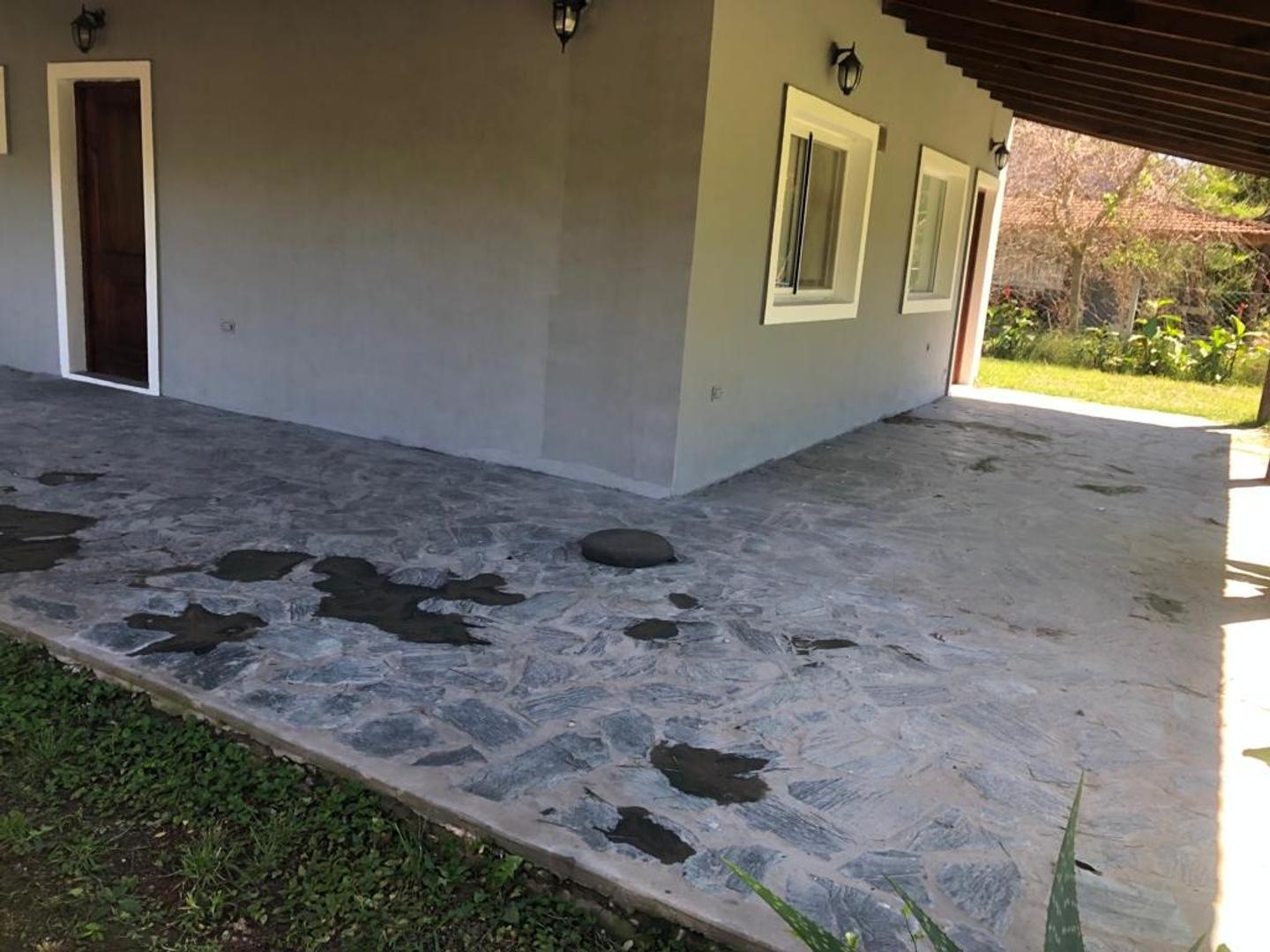 Casa en Alquiler por un año en Barrio Los Pinos