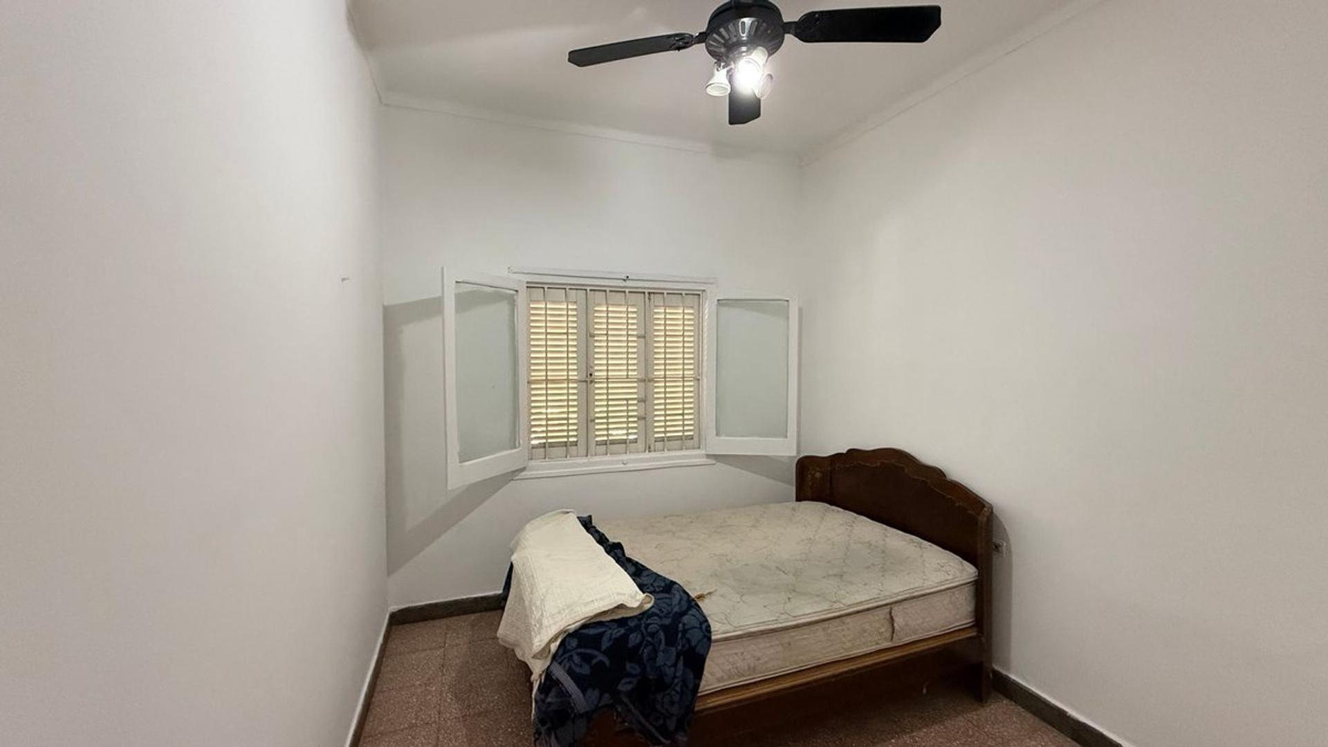 CASA DE 3 DORM., COCHERA Y PATIO EN VENTA