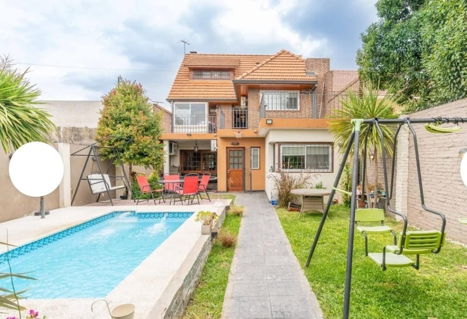 Casa 4 ambientes con 4 baños