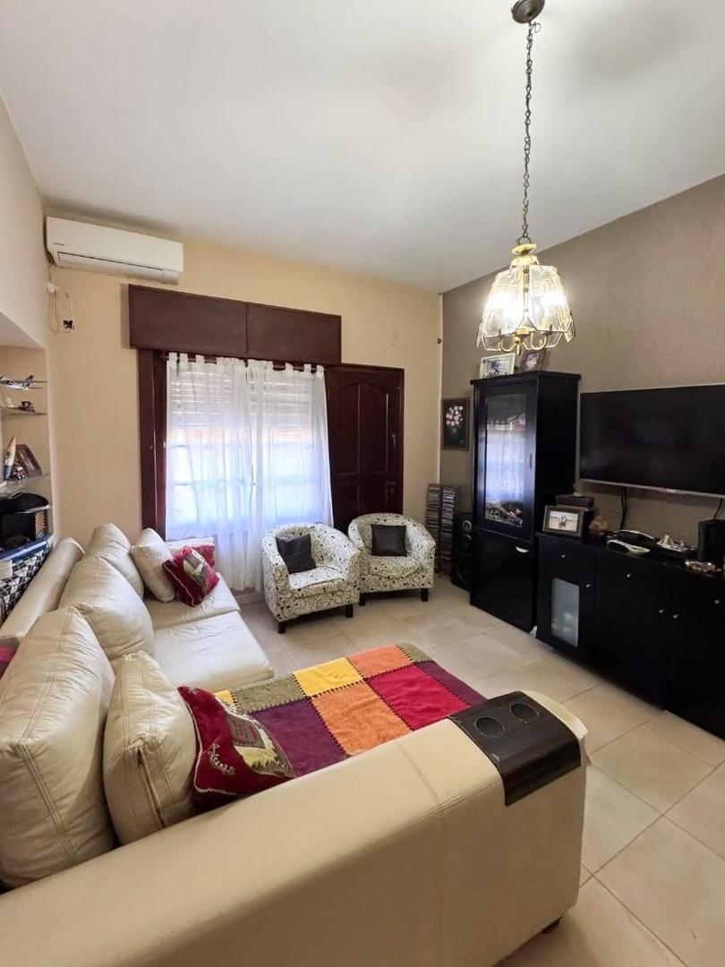 Casa 5 ambientes con 3 baños